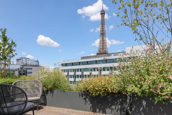 Bureaux à louer à Paris 15e proche Tour Eiffel avec terrasse aménagée