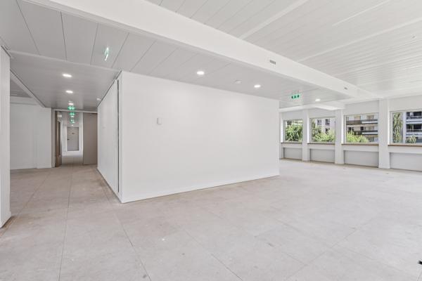 Bureaux à louer à Paris 15e proche Tour Eiffel avec terrasse aménagée