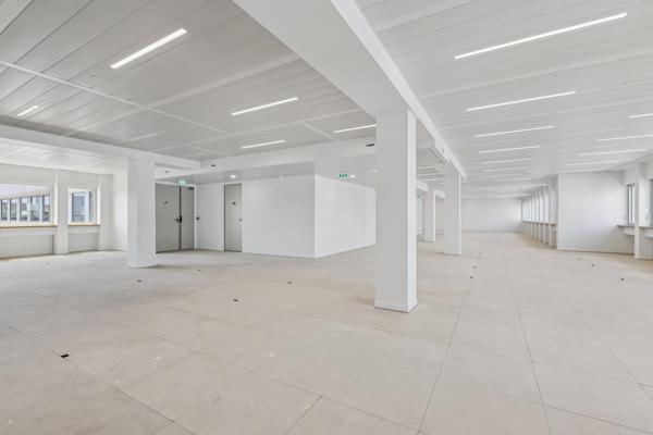 Bureaux à louer à Paris 15e proche Tour Eiffel avec terrasse aménagée