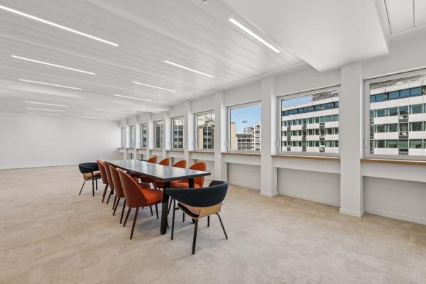 Bureaux à louer à Paris 15e proche Tour Eiffel avec terrasse aménagée