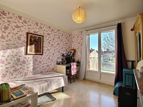 Appartement Avignon 3 pièce(s) 61.40 m2 balcon garage cave