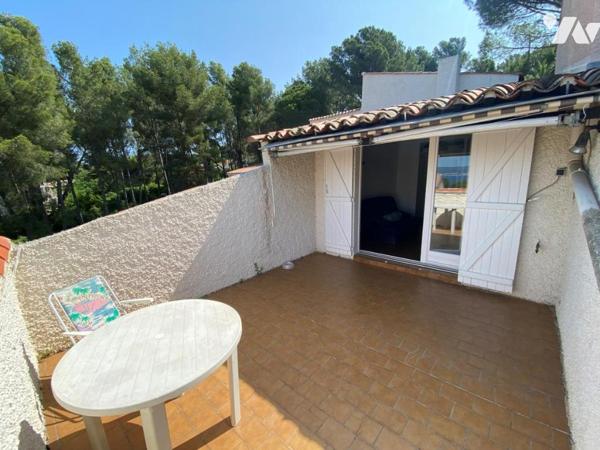 Appartement studio cabine avec terrasse vue mer et vendu avec un emplacement parking privatif