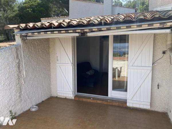 Appartement studio cabine avec terrasse vue mer et vendu avec un emplacement parking privatif