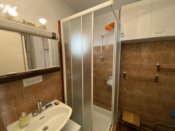 Appartement studio cabine avec terrasse vue mer et vendu avec un emplacement parking privatif