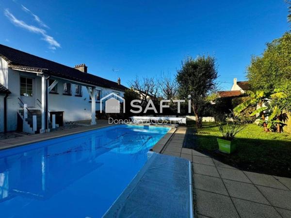 Maison de ville avec piscine et fort potentiel