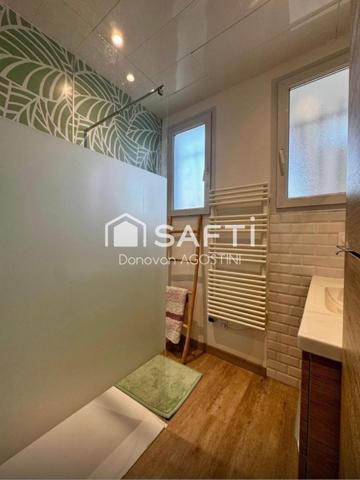 Maison de ville avec piscine et fort potentiel