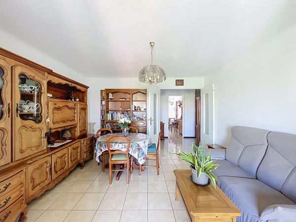 Appartement Manosque, 3 pièces 74.10 m2, avec balcon, loggia et place de parking privative