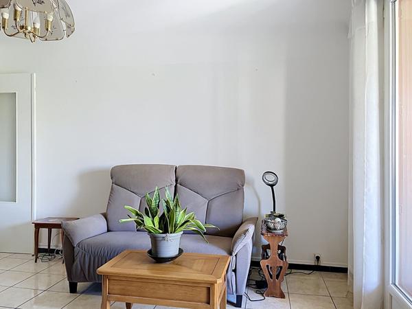 Appartement Manosque, 3 pièces 74.10 m2, avec balcon, loggia et place de parking privative