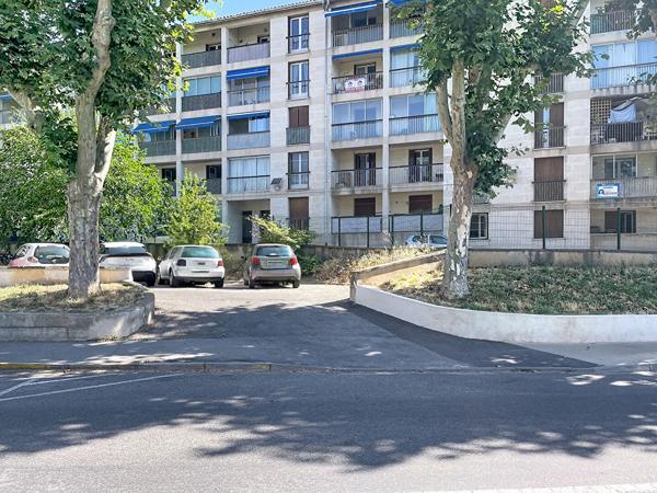 Appartement Manosque, 3 pièces 74.10 m2, avec balcon, loggia et place de parking privative