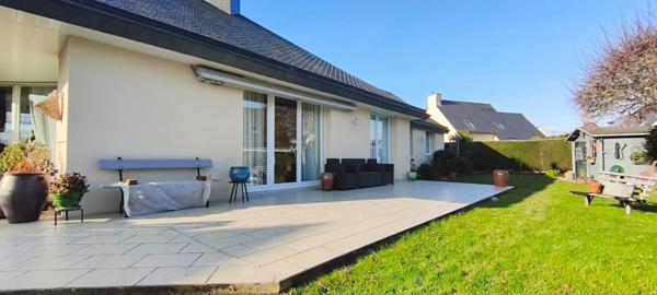 Exclusivité ! Côtes d'Armor 22130 SAINT-LORMEL. Véritable plain-pied, 3 chambres, bureau, garage, terrain