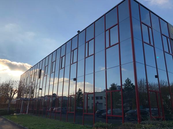 Bureaux à vendre 498 m² Villepinte patio végétalisé et accès RER B