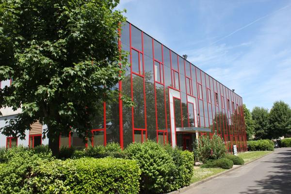 Bureaux à vendre 498 m² Villepinte patio végétalisé et accès RER B
