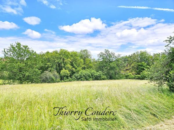 Terrain à bâtir à la limite de Gourdon