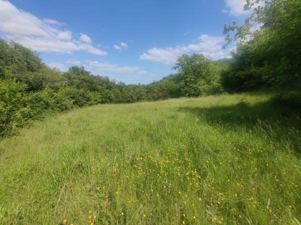 Terrain à bâtir à la limite de Gourdon