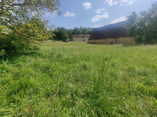 Terrain à bâtir à la limite de Gourdon