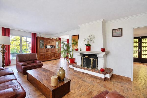 CHAUMONTEL maison familiale 5 chambres sous sol total