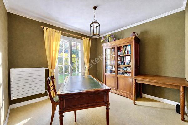 CHAUMONTEL maison familiale 5 chambres sous sol total