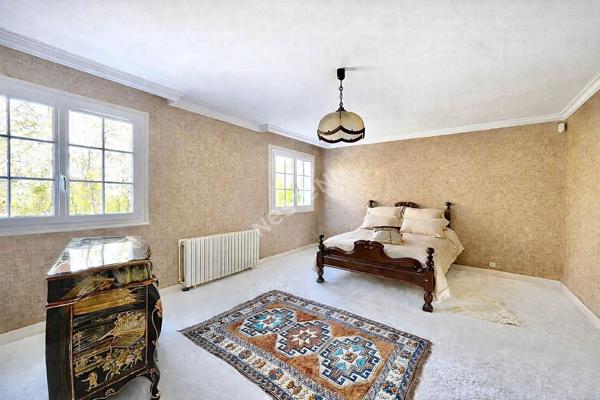 CHAUMONTEL maison familiale 5 chambres sous sol total