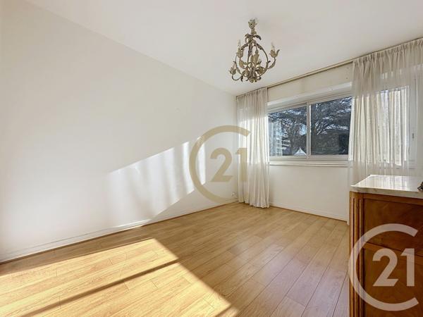 Appartement F4 à vendre  4 pièces - 128,69 m2 LE CHESNAY - 78