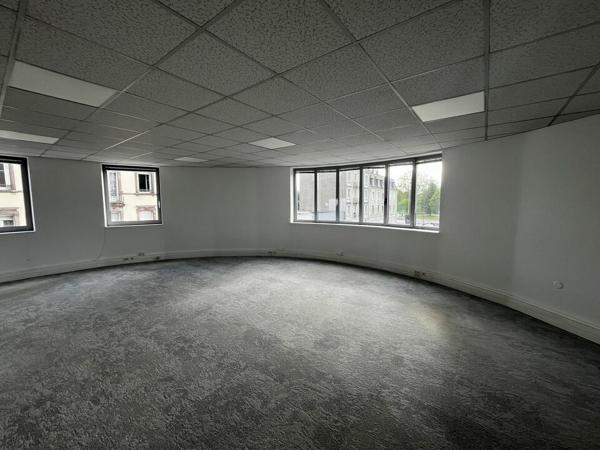 BUREAUX à LOUER de 251 m²
