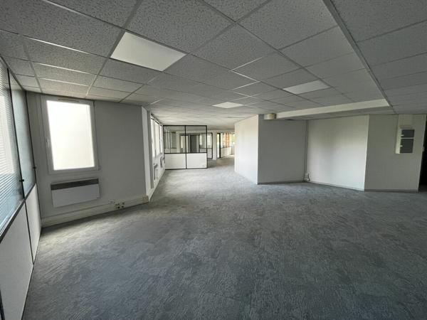 BUREAUX à LOUER de 251 m²