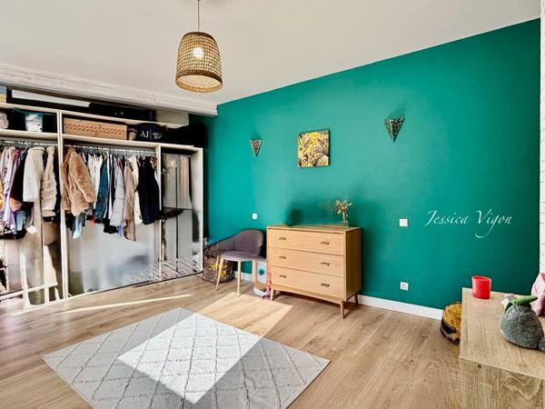 RARE À LA VENTE – EXCLUSIVITÉ – LES GOBELINS – VUE DÉGAGÉE – Maison de ville 3/4 chambres – JARDIN