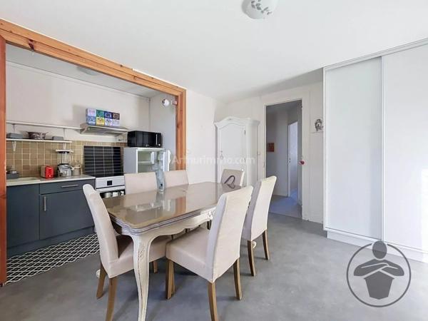 Location                                                      Appartement
                        
                     2 pièces                      33 m2                     à Coutras