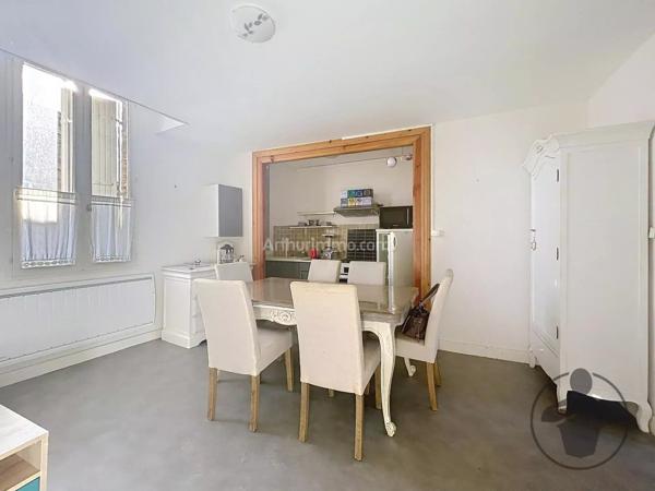 Location                                                      Appartement
                        
                     2 pièces                      33 m2                     à Coutras