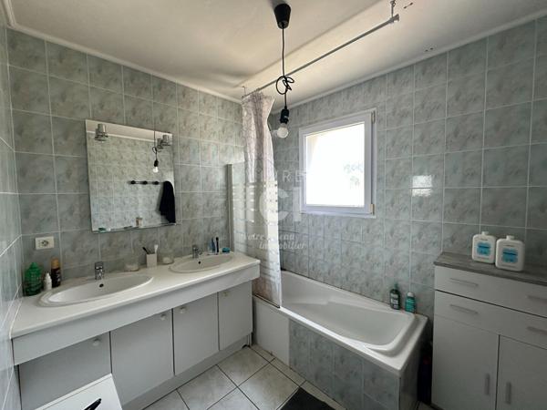 MAISON D'HABITATION DE 85m² sur 1178m² de jardin