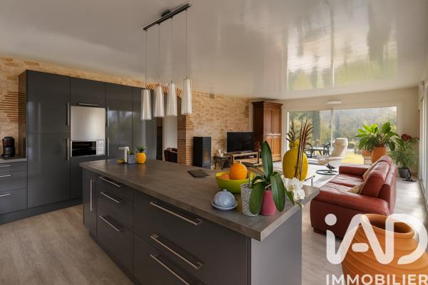 Maison à vendre 9 pièces 222 m² Saint-Jean-sur-Moivre