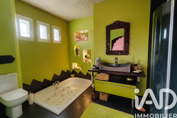 Maison à vendre 9 pièces 222 m² Saint-Jean-sur-Moivre