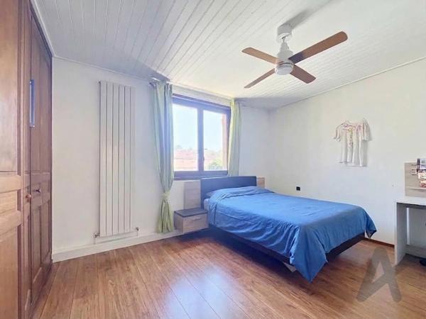 Maison centre village proche gare avec jardin et double garage