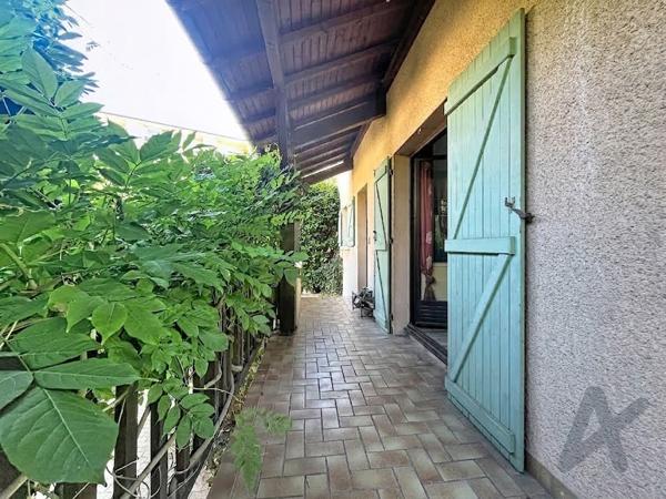 Maison centre village proche gare avec jardin et double garage