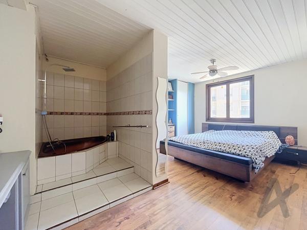Maison centre village proche gare avec jardin et double garage