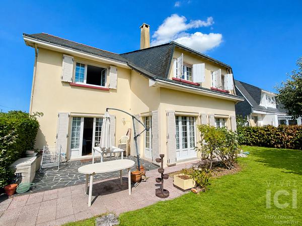 Maison Centre Ste Luce Sur Loire 10 pièce(s) 230 m2