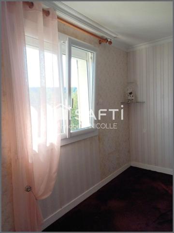 Maison familiale d'environ 119 m2, sur terrain arboré de 573 m2, situé dans un quartier résidentiel de Bayeux (14400)