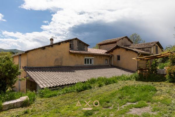LE BRUSQUET  MAISON 160 M² HABITABLE + ANCIEN MOULIN 350 M² À RÉNOVER  TERRAIN 2237 M²  GARAGE  468 000 