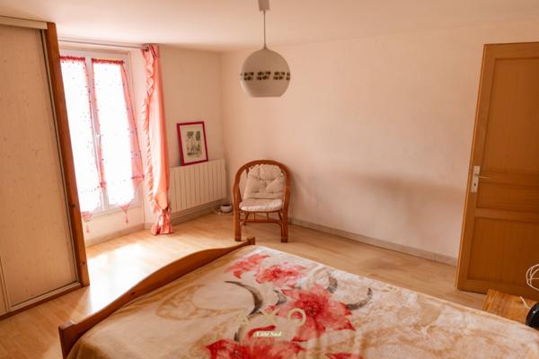 LE BRUSQUET  MAISON 160 M² HABITABLE + ANCIEN MOULIN 350 M² À RÉNOVER  TERRAIN 2237 M²  GARAGE  468 000 