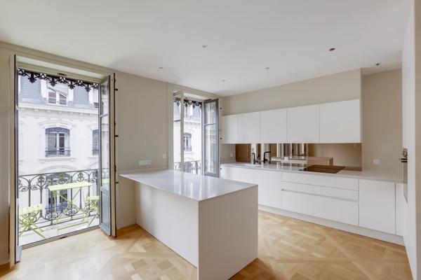 Lyon 2 - Jacobins - Appartement rénové de 94,17 m² - Balcon - 2 Chambres