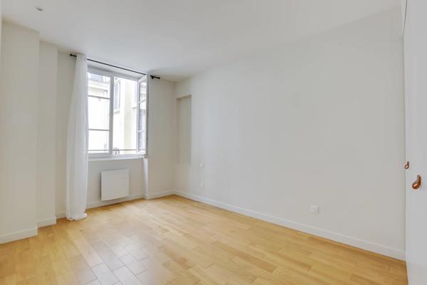 Lyon 2 - Jacobins - Appartement rénové de 94,17 m² - Balcon - 2 Chambres