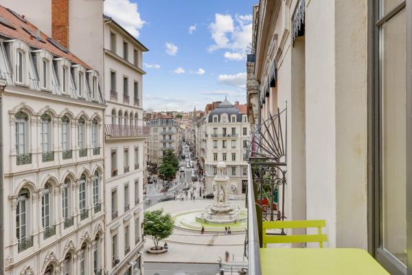 Lyon 2 - Jacobins - Appartement rénové de 94,17 m² - Balcon - 2 Chambres