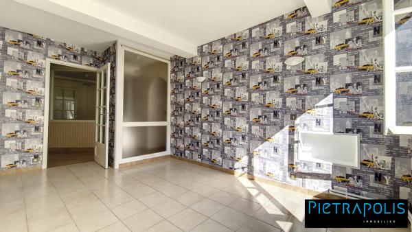 Maison de ville avec local commercial en RDC et 1 appartement