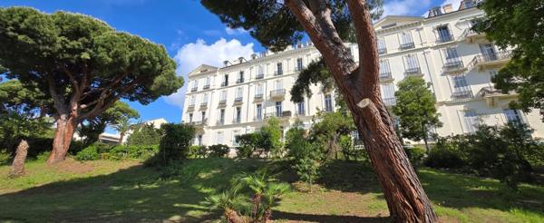 Cannes Alexandre III : Appartement Bourgeois rénové de 150 m2 dans superbe résidence avec parc