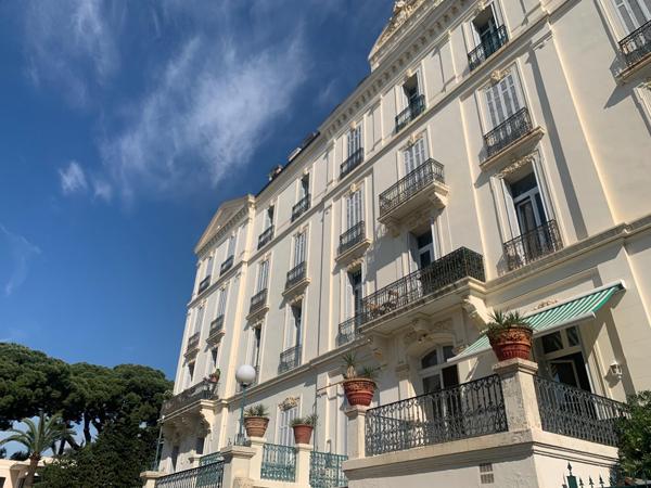 Cannes Alexandre III : Appartement Bourgeois rénové de 150 m2 dans superbe résidence avec parc