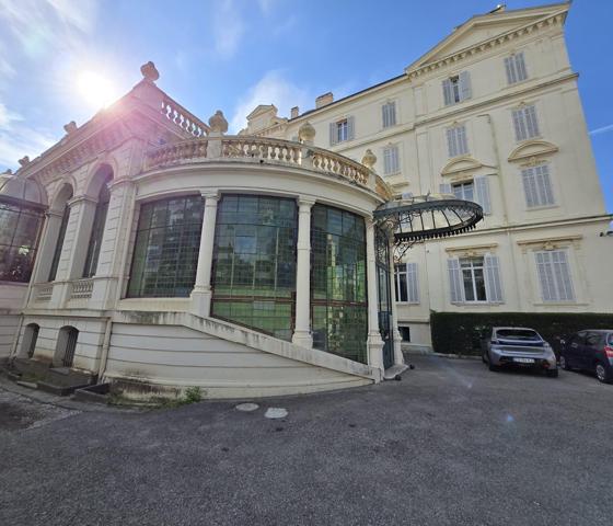 Cannes Alexandre III : Appartement Bourgeois rénové de 150 m2 dans superbe résidence avec parc