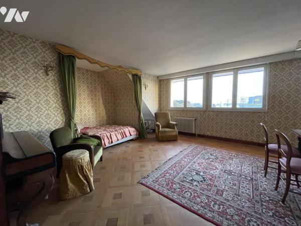 LARMOR-PLAGE - KERNEVEL - Maison de 240m² sur terrain de 536 m² 