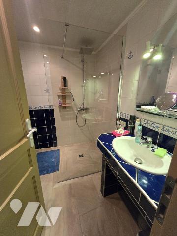 MAISON T6, dont 3 CHAMBRES AVEC GARAGE ET JARDIN CLOS