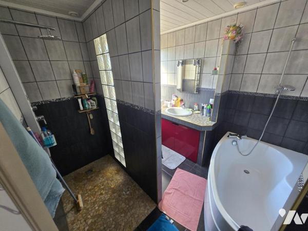 MAISON T6, dont 3 CHAMBRES AVEC GARAGE ET JARDIN CLOS