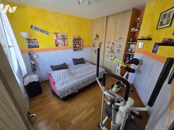 MAISON T6, dont 3 CHAMBRES AVEC GARAGE ET JARDIN CLOS
