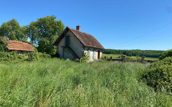 Stationnement à louer    60 m2 Luthenay-Uxeloup
